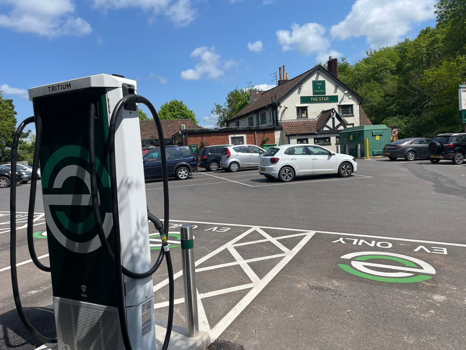 evyve ev charging station in a Greene King pub car park