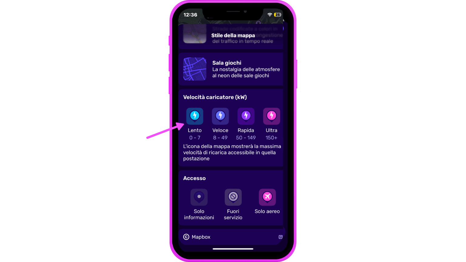 Lo schermo di uno smartphone mostra un cursore che indica la velocità di ricarica, con le opzioni indicate in italiano che vanno da «Lenta» a «Ultra». Una freccia rosa indica «Lenta».