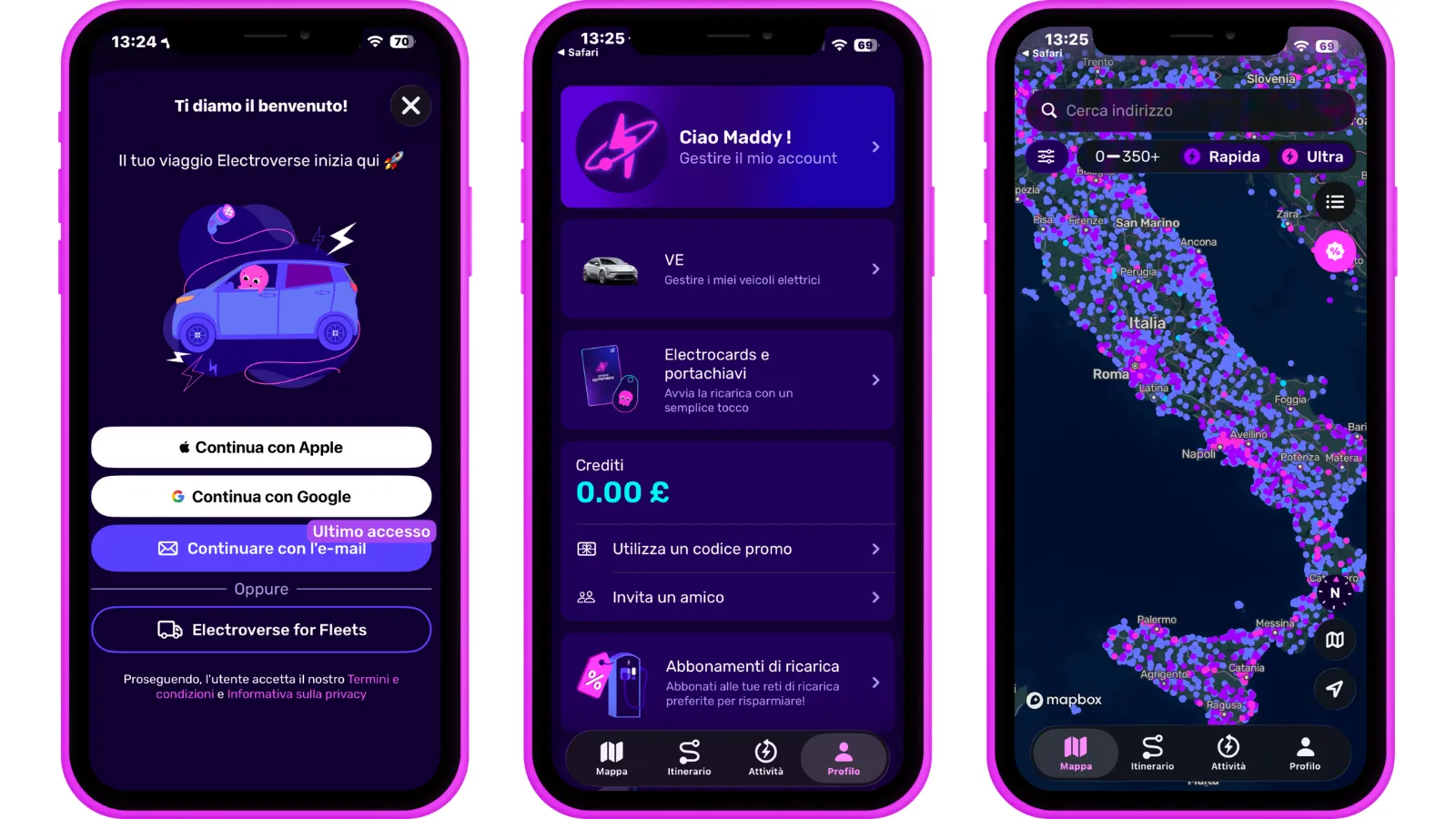 Tre schermi di smartphone mostrano l'interfaccia di un'app per la ricarica, con una schermata di benvenuto, la gestione dell'account e una mappa che indica le stazioni di ricarica per veicoli elettrici in Italia.