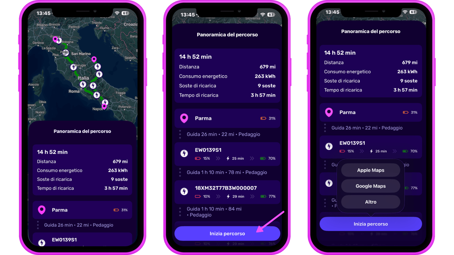 Tre schermi di smartphone mostrano una mappa dell'Italia con un itinerario e le stazioni di ricarica, un riepilogo dettagliato del viaggio e le opzioni di integrazione dell'app.