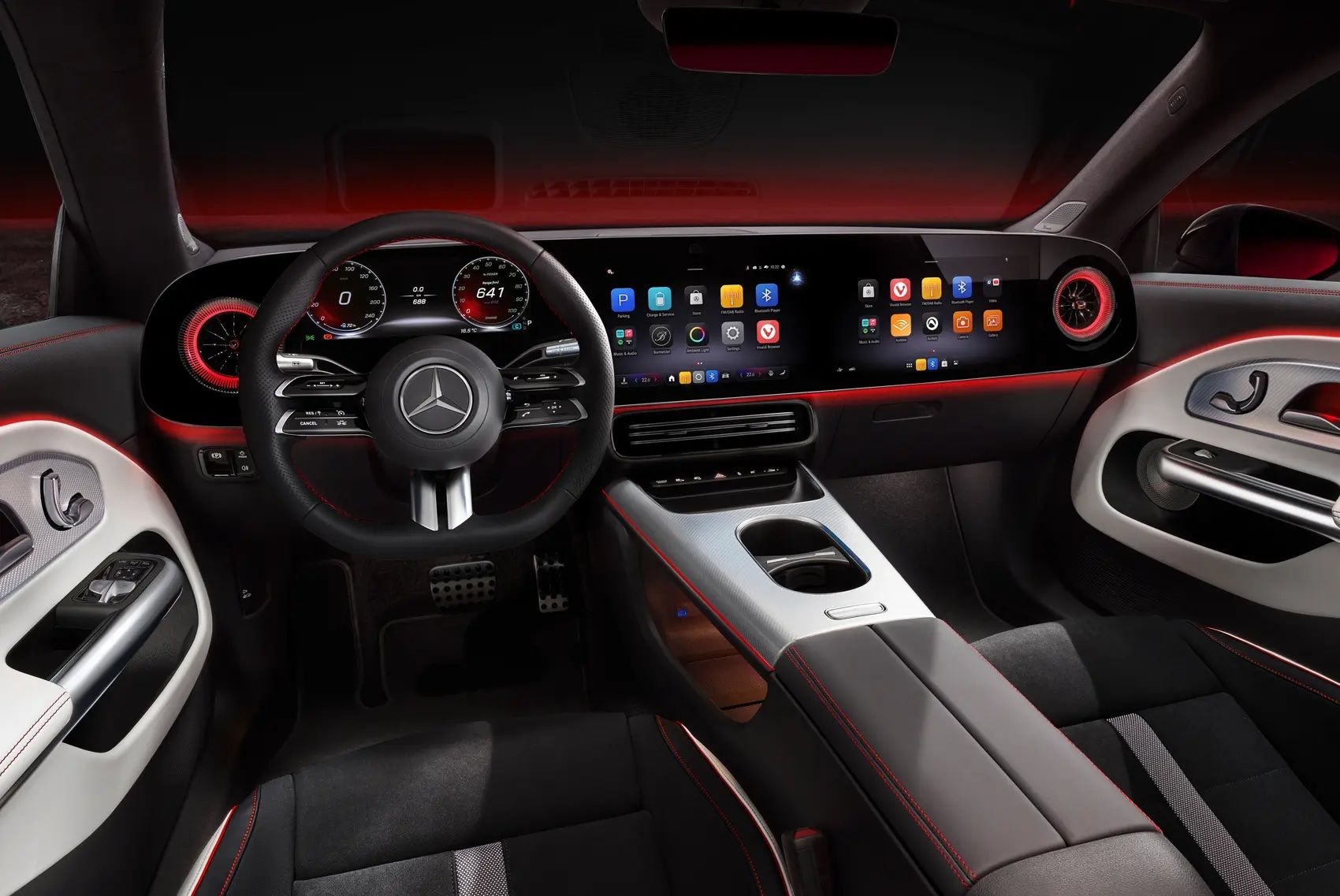 Interior de automóvil futurista con un tablero elegante con pantallas digitales, iluminación ambiental y un logotipo de Mercedes-Benz en el volante.