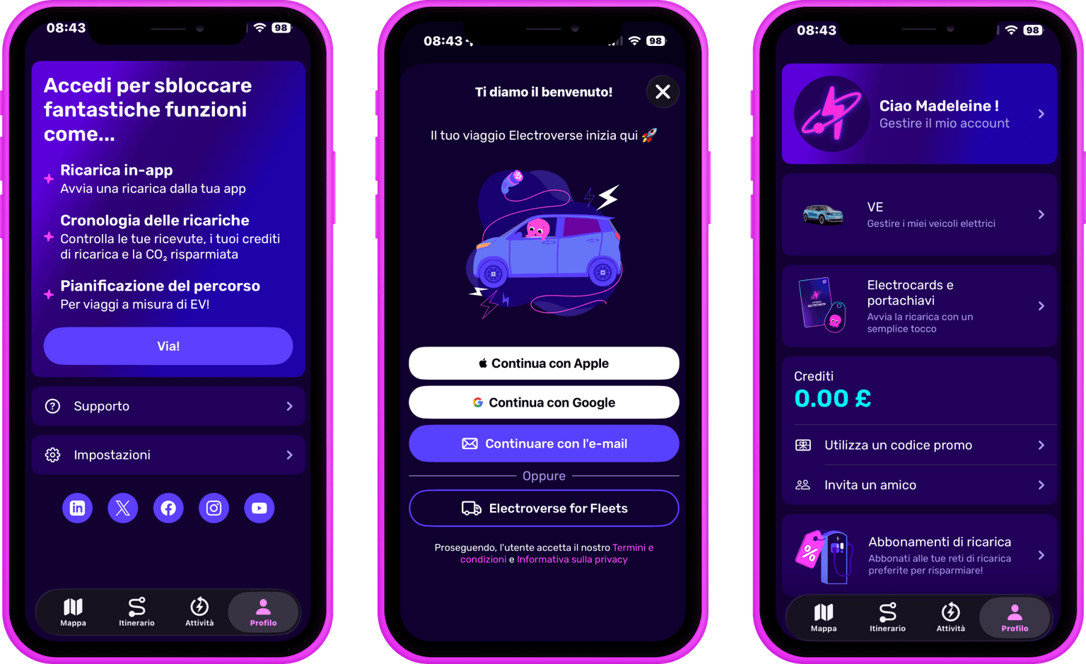 Tre schermi di smartphone che mostrano l'interfaccia di un'app per veicoli elettrici in italiano, con opzioni di registrazione, gestione dell'account e funzionalità di ricarica.