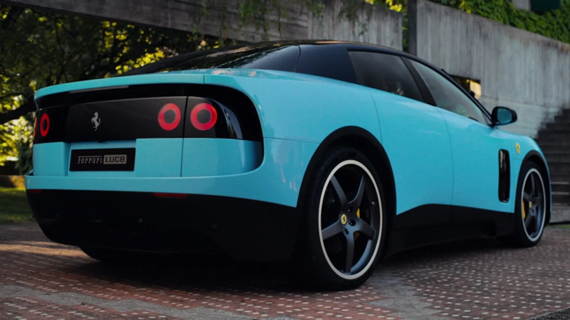Une élégante voiture de sport Ferrari bleue, dotée d'un toit noir et d'un design arrière moderne, est garée à l'extérieur sur une surface pavée.