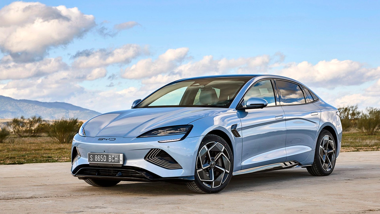 Seal-Road-light-blue-exterior-front-pc