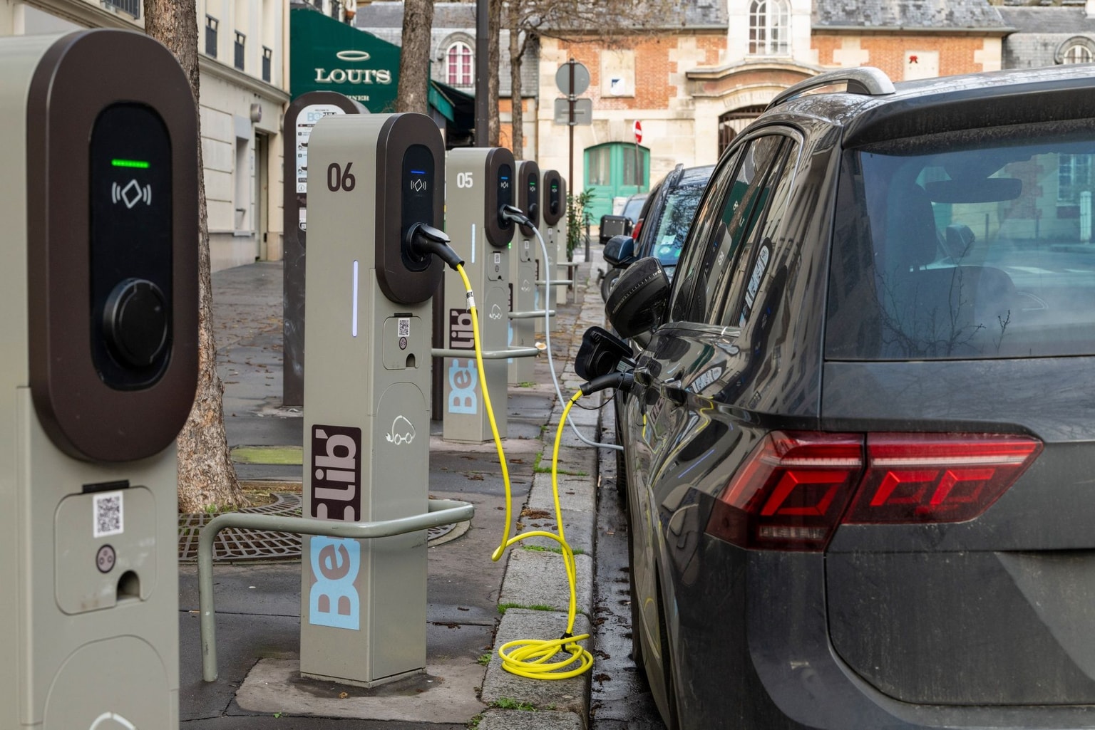 Belib on street charger paris