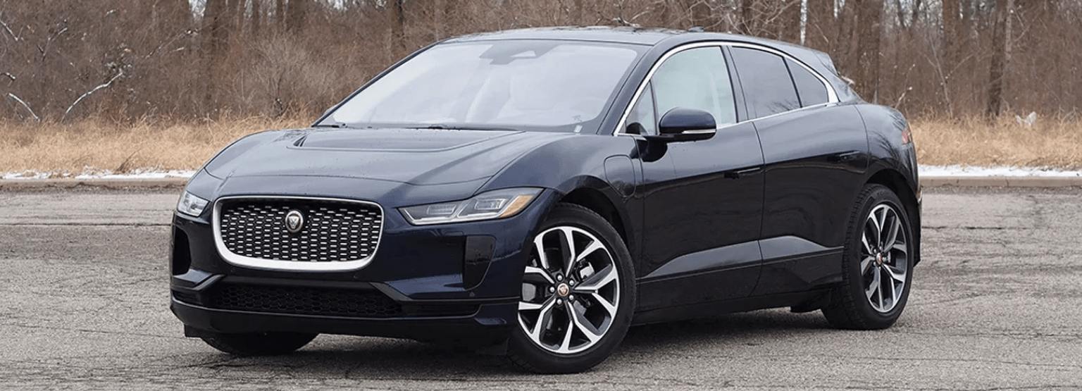 foto di un veicolo elettrico Jaguar I-Pace nero
