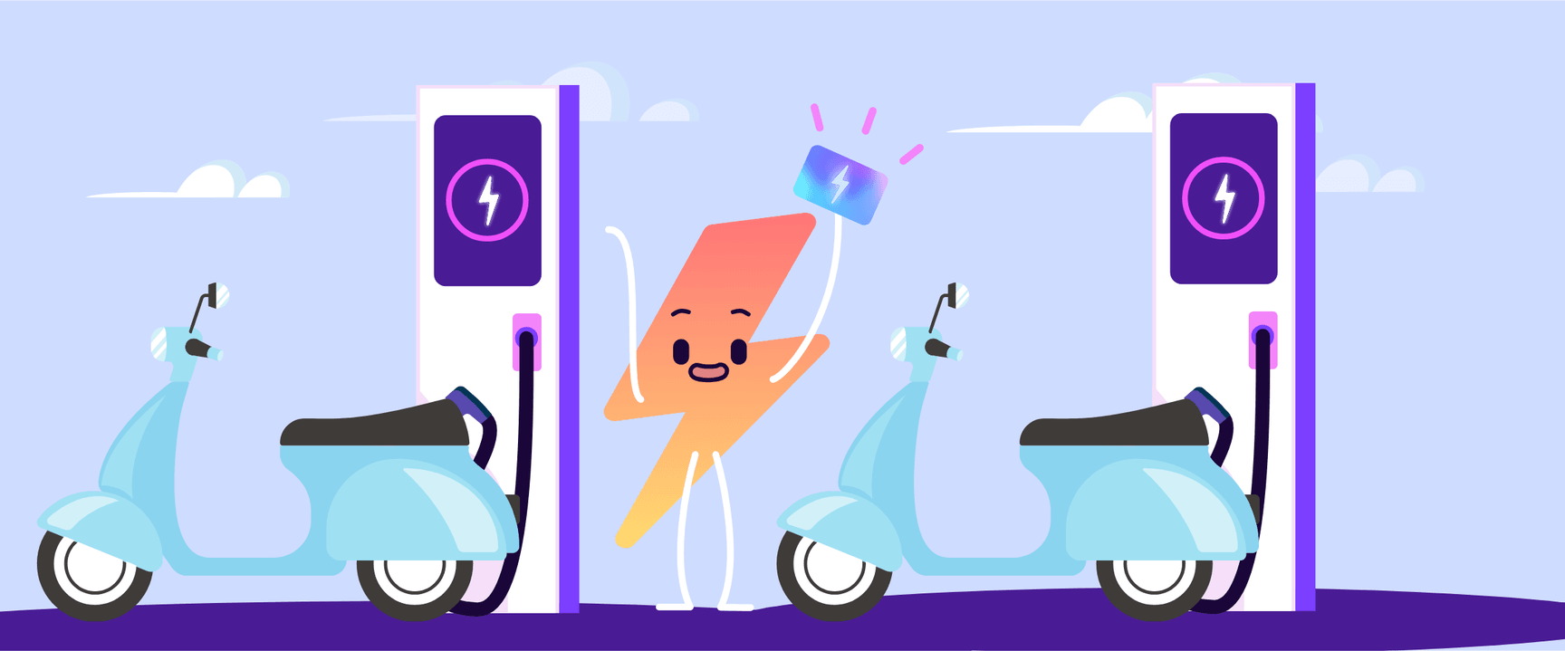 Illustrazione di un personaggio sorridente a forma di fulmine che tiene in mano una scheda di ricarica elettrica tra due scooter elettrici in carica, con stazioni di ricarica sullo sfondo.