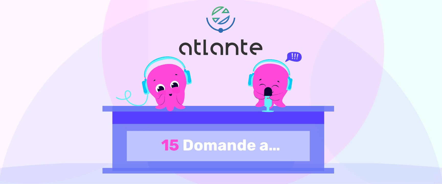 Due personaggi a forma di polpo rosa con le cuffie seduti a una scrivania, uno dei quali parla in un microfono; testo: "15 Domande a..." e logo "atlante" sopra.