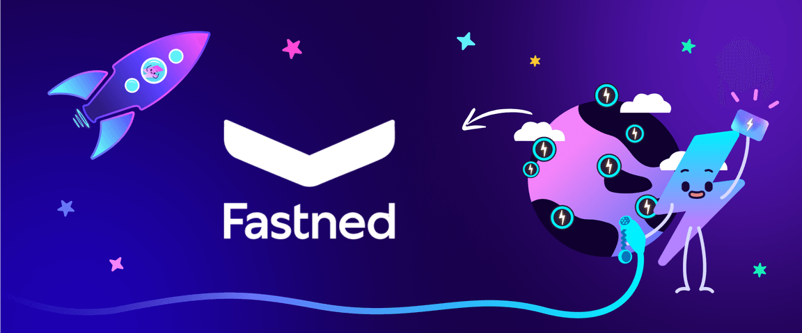 Le logo de Fastned à côté de la mascotte d'Electroverse à côté d'un graphique terrestre et d'une fusée. Fastned's logo next to Electroverse's mascot next to an earth graphic and a rocket