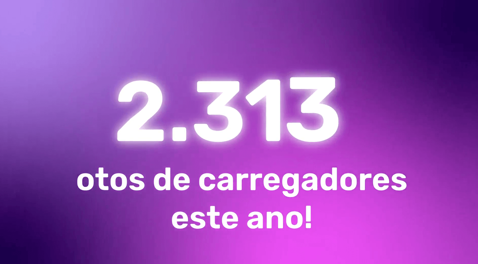 Bold white text on a purple gradient background reads "2.313 fotos de carregadores este ano!"