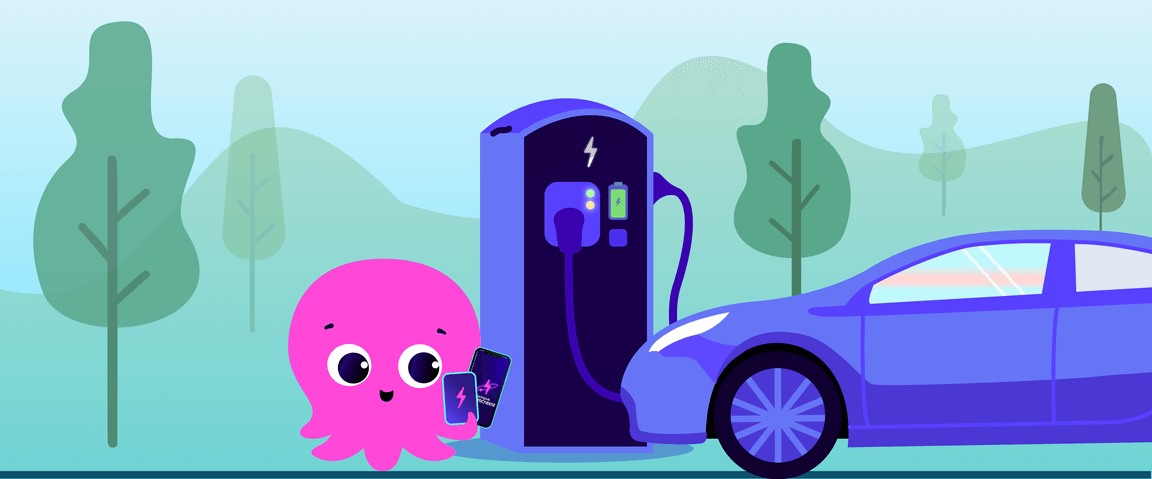 Um polvo rosa fofo segurando um smartphone está ao lado de um carro elétrico azul a carregar numa estação, tendo como pano de fundo árvores estilizadas.
