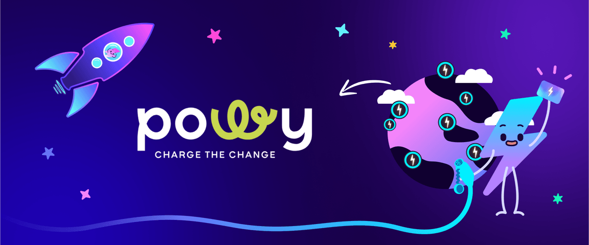 Illustrazione di un razzo, un pianeta e un personaggio che ricarica un dispositivo, con il testo “Powy: Charge the Change” su sfondo viola.